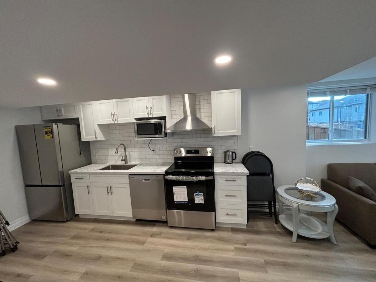 One-Bedroom Unit At Vista Hill Waterloo Exteriör bild